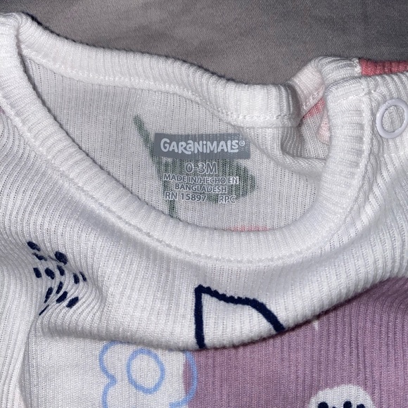 Flower onesie - Picture 2 of 2